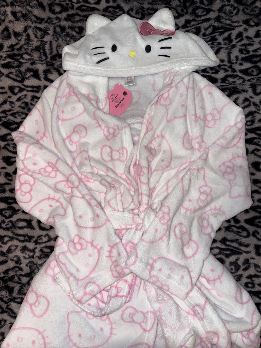 Hello Kitty Robe - Picture 2 of 3